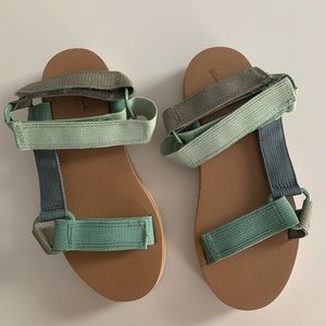 NWOT Universal Thread Blue Platform Velcro Sandal, Women’s size 6